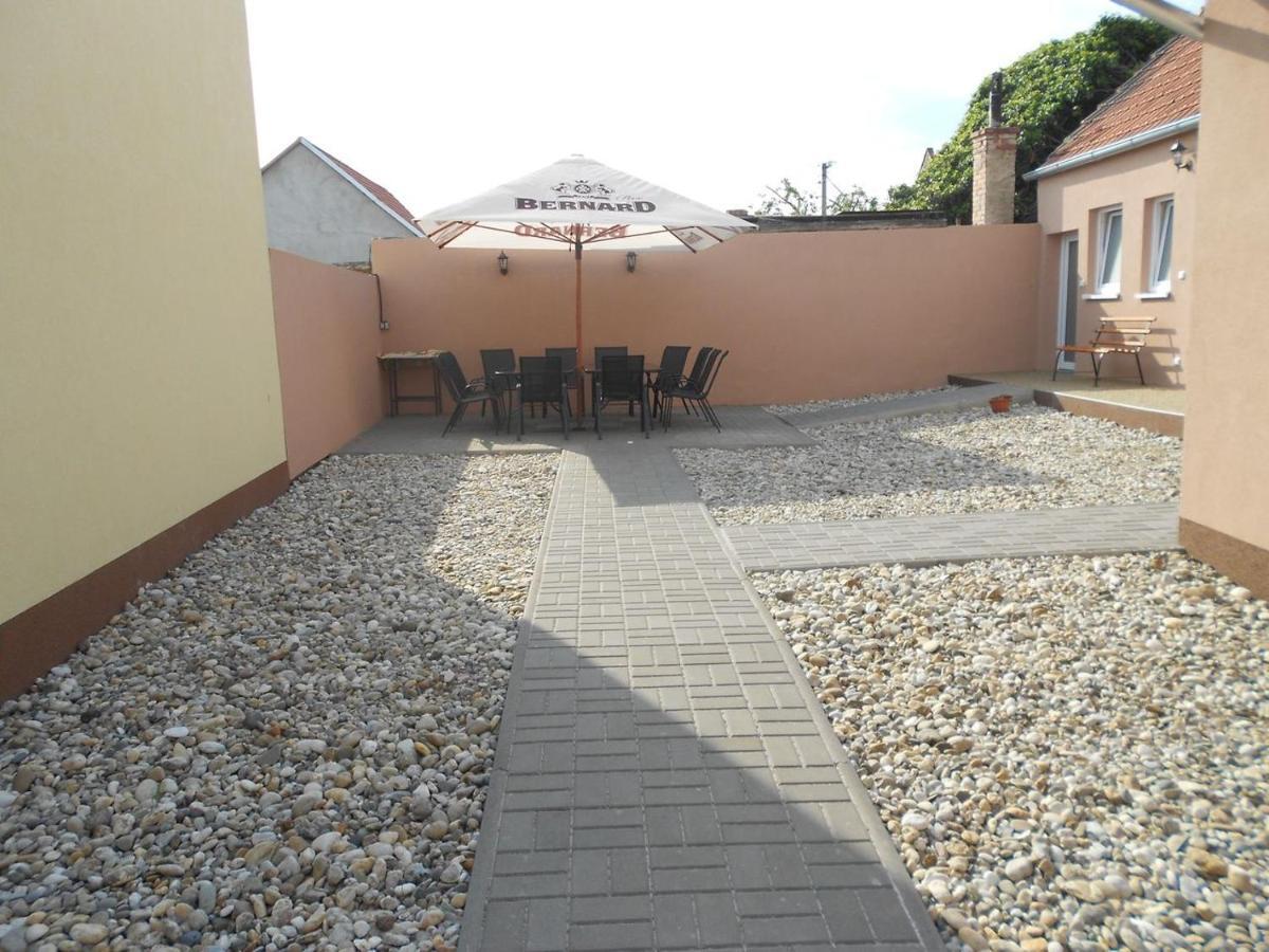 Ubytovani U Babicky Guest House Lanžhot Exterior foto